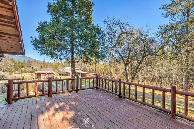1956 E Fork Road, Williams, OR 97544