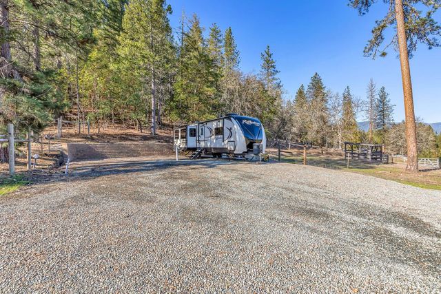 1956 E Fork Road, Williams, OR 97544