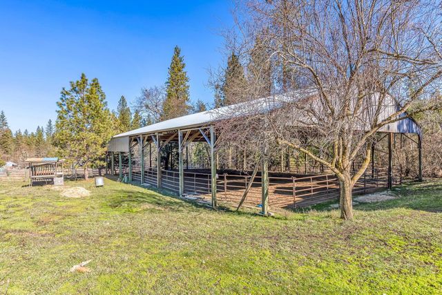 1956 E Fork Road, Williams, OR 97544