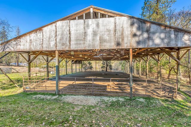 1956 E Fork Road, Williams, OR 97544