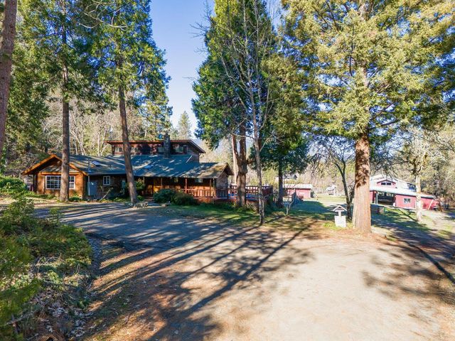 1956 E Fork Road, Williams, OR 97544