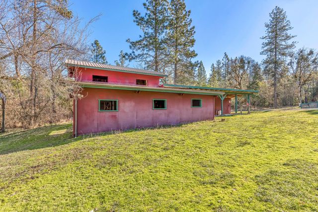 1956 E Fork Road, Williams, OR 97544