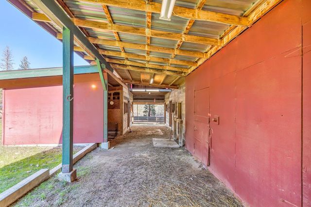 1956 E Fork Road, Williams, OR 97544