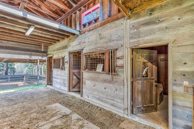 1956 E Fork Road, Williams, OR 97544