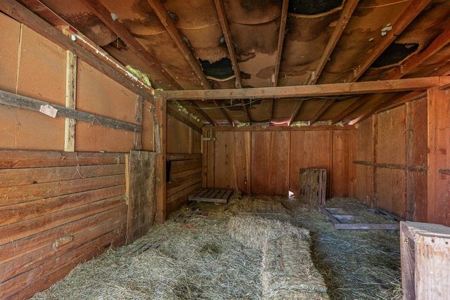 1956 E Fork Road, Williams, OR 97544