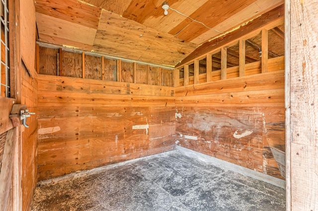 1956 E Fork Road, Williams, OR 97544