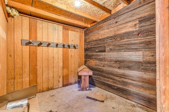 1956 E Fork Road, Williams, OR 97544