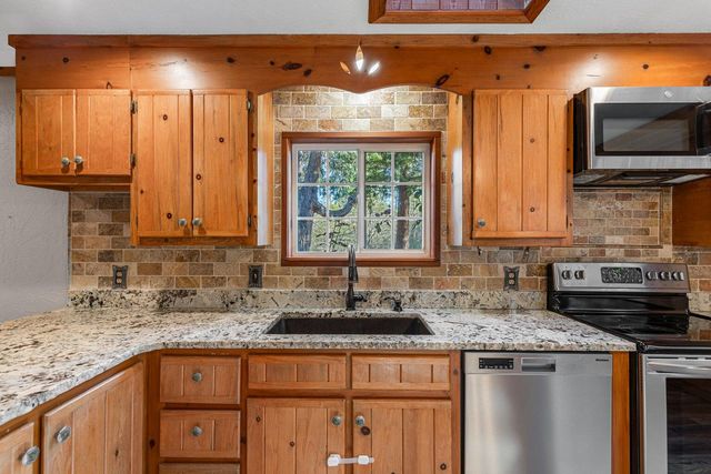 1956 E Fork Road, Williams, OR 97544