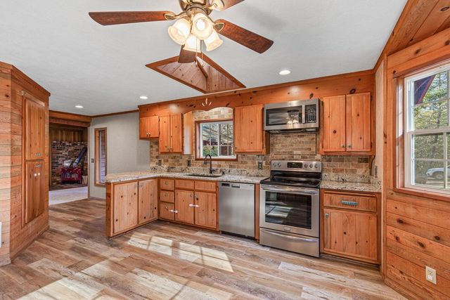 1956 E Fork Road, Williams, OR 97544