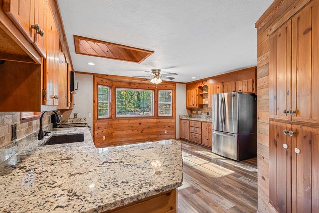 1956 E Fork Road, Williams, OR 97544