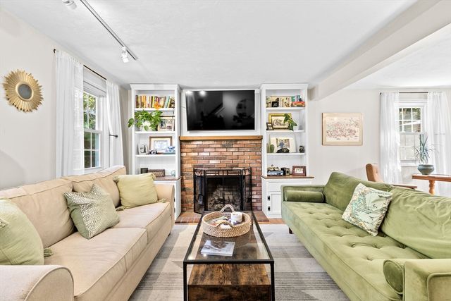 66 Maureen Way, Plymouth, MA 02360