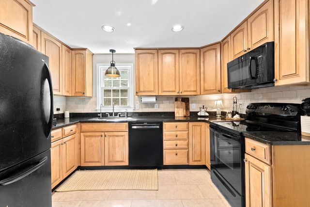 66 Maureen Way, Plymouth, MA 02360