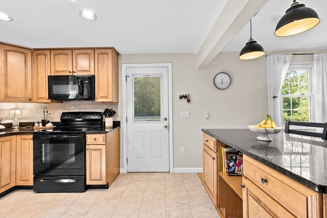 66 Maureen Way, Plymouth, MA 02360