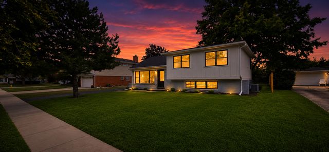 1707 W Martin Lane, Mount Prospect, IL 60056