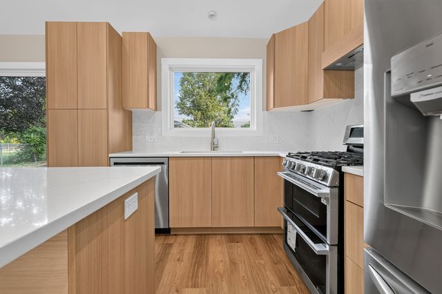 1707 W Martin Lane, Mount Prospect, IL 60056