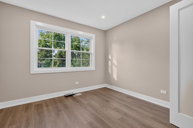 1707 W Martin Lane, Mount Prospect, IL 60056