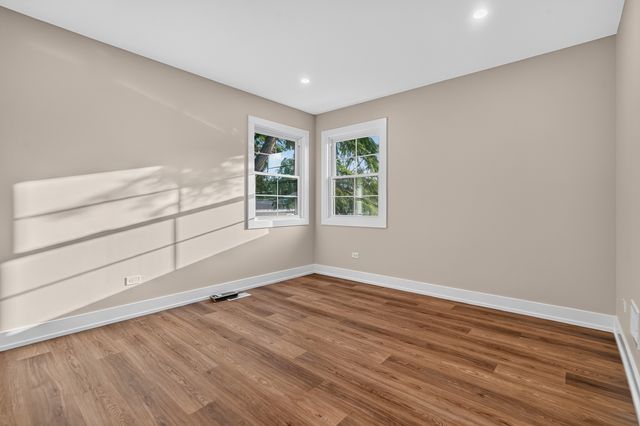 1707 W Martin Lane, Mount Prospect, IL 60056