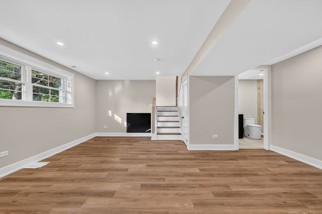 1707 W Martin Lane, Mount Prospect, IL 60056