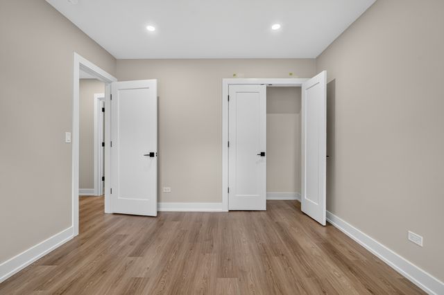 1707 W Martin Lane, Mount Prospect, IL 60056