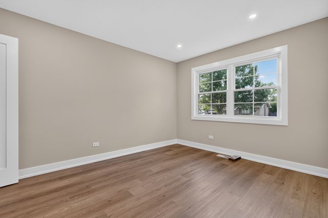 1707 W Martin Lane, Mount Prospect, IL 60056