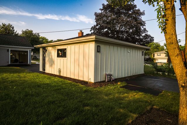 1707 W Martin Lane, Mount Prospect, IL 60056