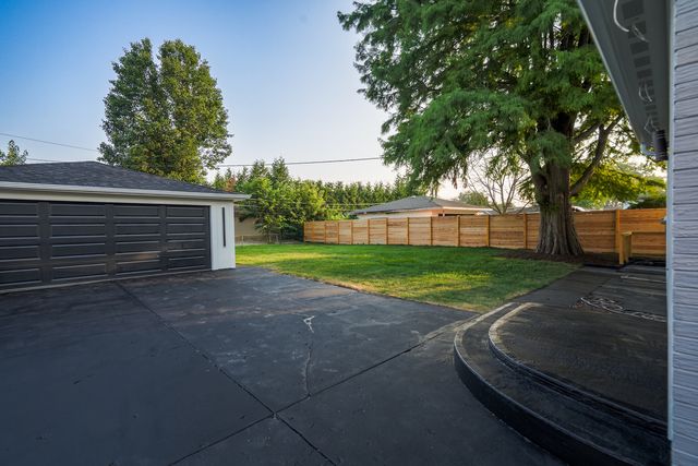 1707 W Martin Lane, Mount Prospect, IL 60056