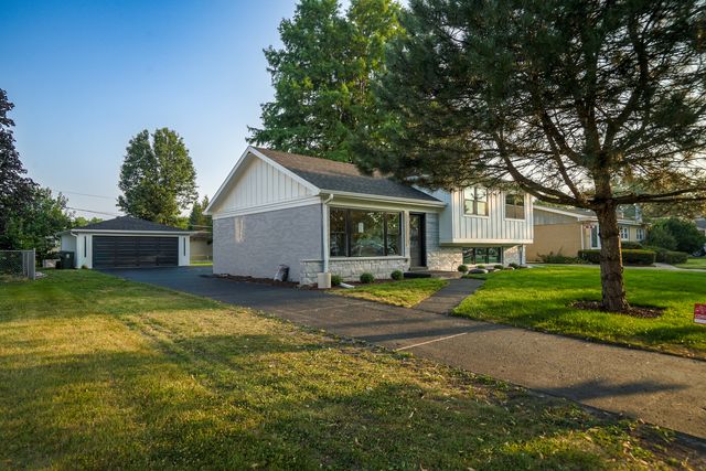 1707 W Martin Lane, Mount Prospect, IL 60056