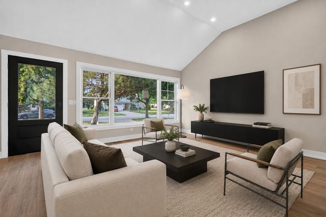 1707 W Martin Lane, Mount Prospect, IL 60056