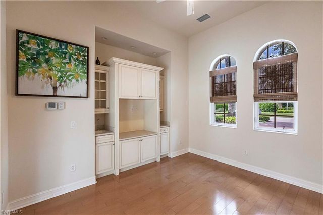 8886 Shenendoah CIR, Naples, FL 34113