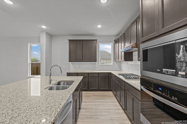 653 Broomsedge St, New Braunfels, TX 78130