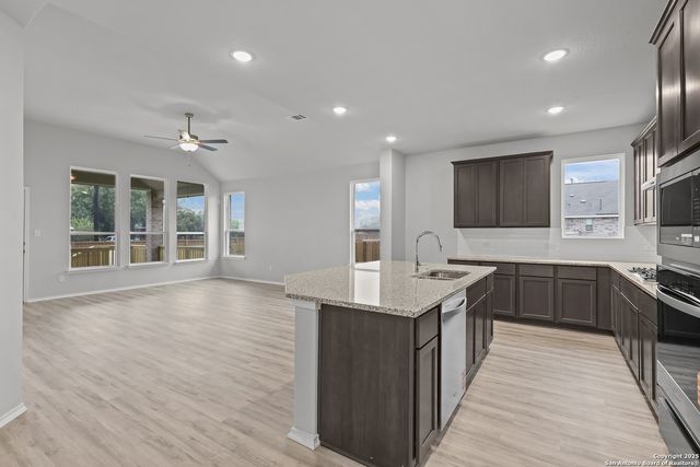 653 Broomsedge St, New Braunfels, TX 78130