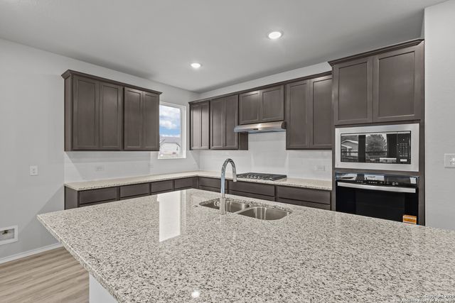 653 Broomsedge St, New Braunfels, TX 78130