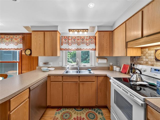 29 Tartarian Circle, Greece, NY 14612