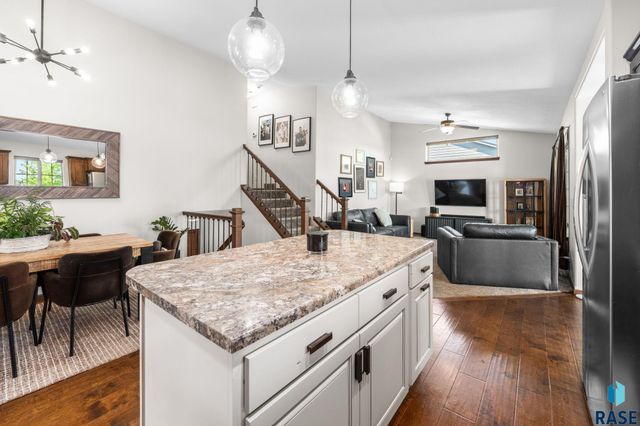 9004 W Gill Cir Circle, Sioux Falls, SD 57106