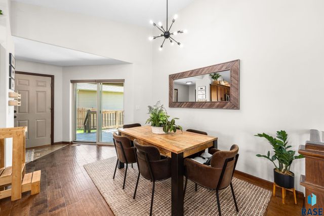 9004 W Gill Cir Circle, Sioux Falls, SD 57106