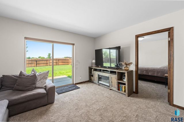 9004 W Gill Cir Circle, Sioux Falls, SD 57106