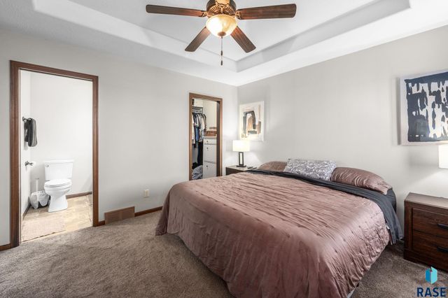 9004 W Gill Cir Circle, Sioux Falls, SD 57106