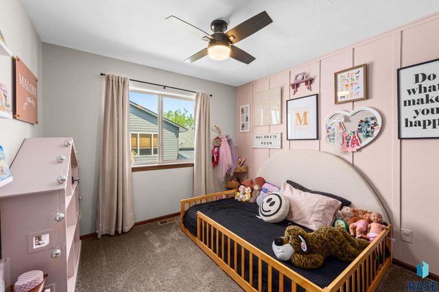 9004 W Gill Cir Circle, Sioux Falls, SD 57106
