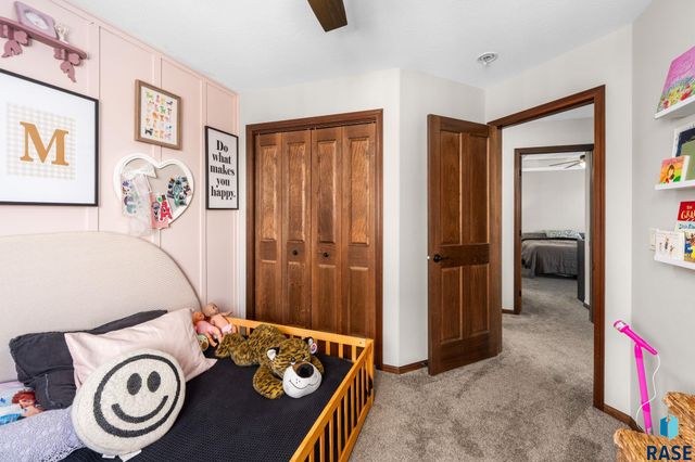 9004 W Gill Cir Circle, Sioux Falls, SD 57106