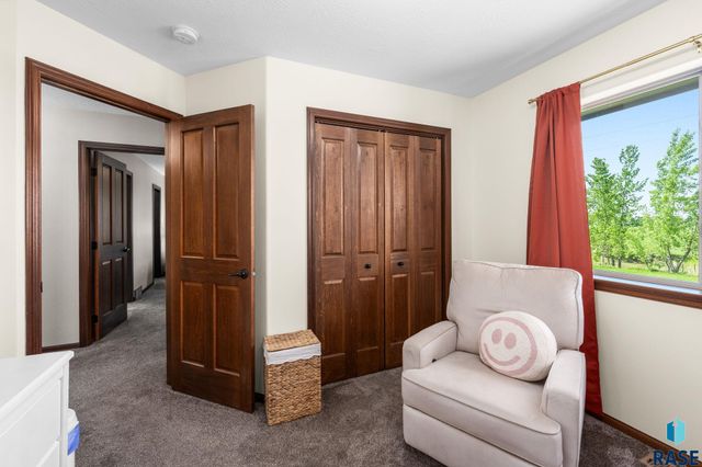 9004 W Gill Cir Circle, Sioux Falls, SD 57106
