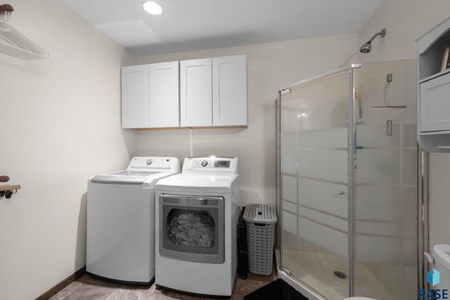 9004 W Gill Cir Circle, Sioux Falls, SD 57106