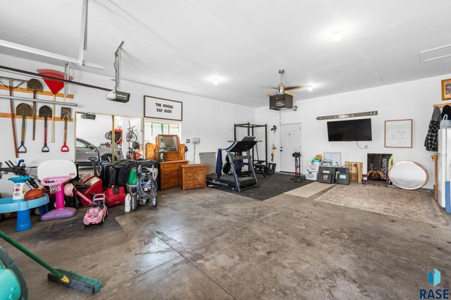9004 W Gill Cir Circle, Sioux Falls, SD 57106