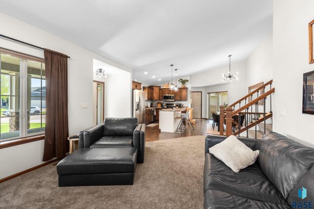 9004 W Gill Cir Circle, Sioux Falls, SD 57106