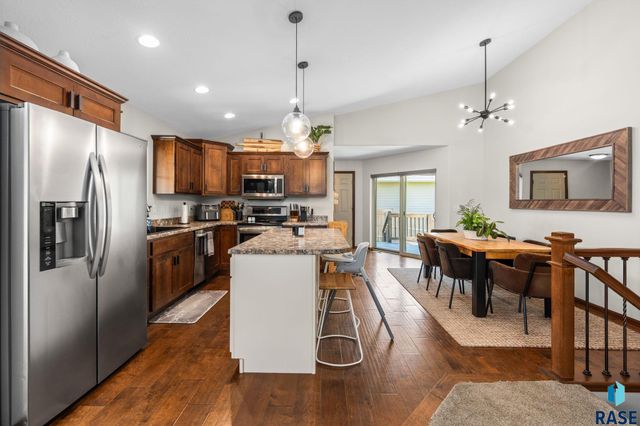 9004 W Gill Cir Circle, Sioux Falls, SD 57106