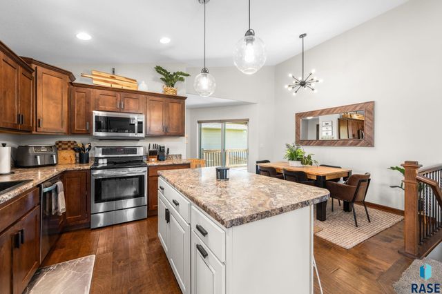 9004 W Gill Cir Circle, Sioux Falls, SD 57106