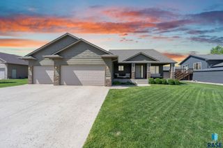 9004 W Gill Cir Circle, Sioux Falls, SD 57106