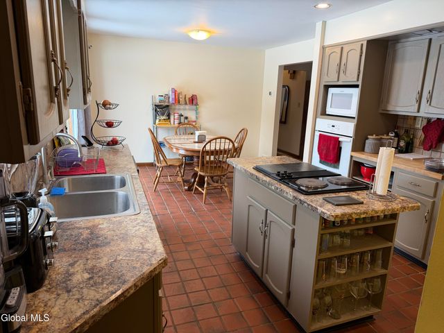 115 Hollywood Road, Amsterdam, NY 12010