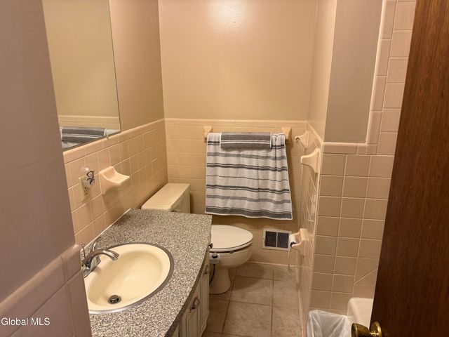 115 Hollywood Road, Amsterdam, NY 12010