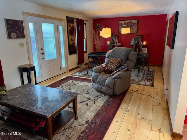 115 Hollywood Road, Amsterdam, NY 12010