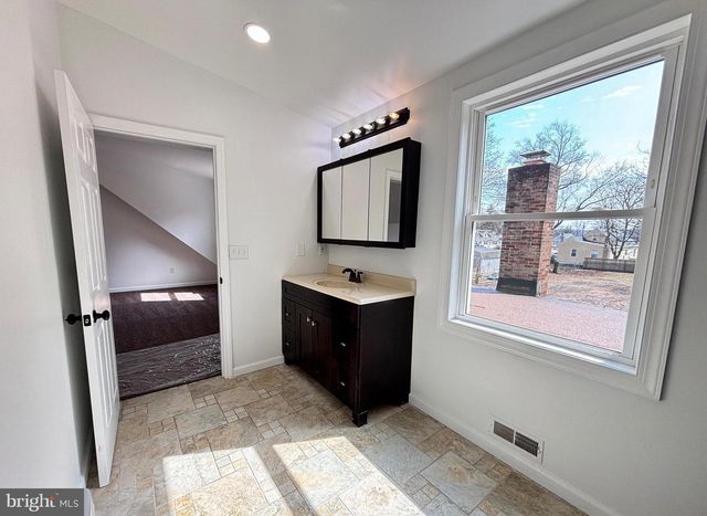 60 ROBERTS AVE, Clayton, NJ 08312